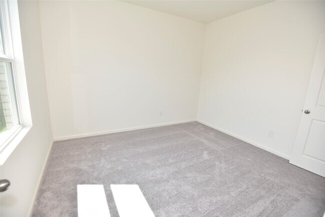 Building Photo - 21654 Cottage Ln