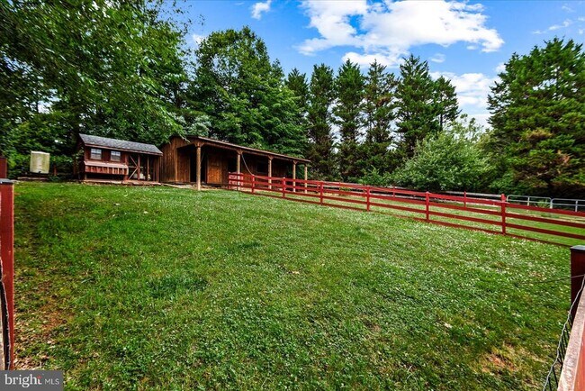 Building Photo - 80 Stonewall Dr