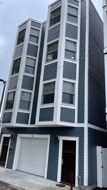 Building Photo - 153 Bowen St