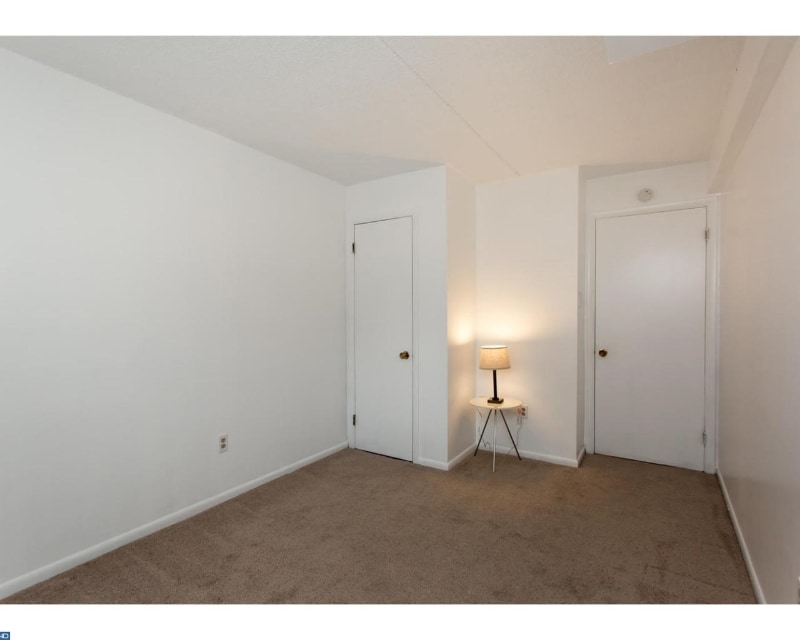 Building Photo - 3301 Valley Dr