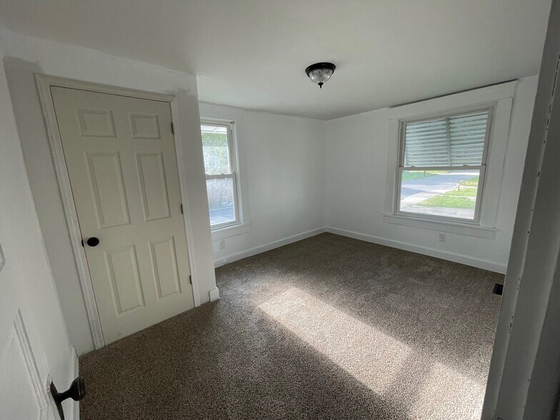 Bedroom 2 - 593 Maple St