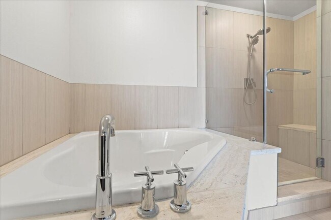 Building Photo - Stunning Modern 2 Bedroom, 2 Bathroom Home!