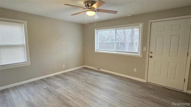 Building Photo - 33507 Berville Ct