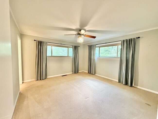 Building Photo - 102 Blueridge Pl