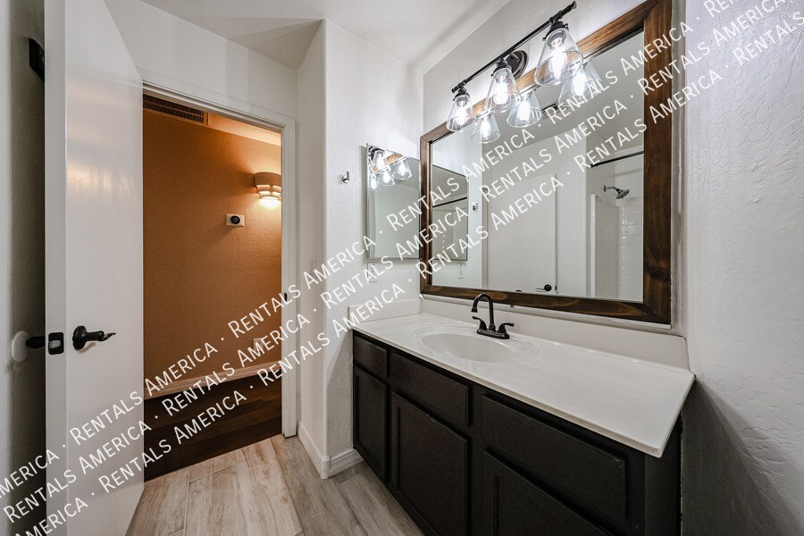 Building Photo - 2292 E Remington Pl