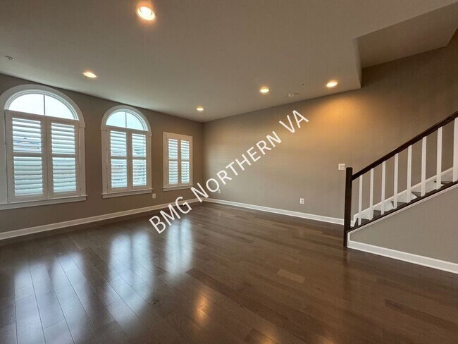 Building Photo - 43339 Stadium Ter