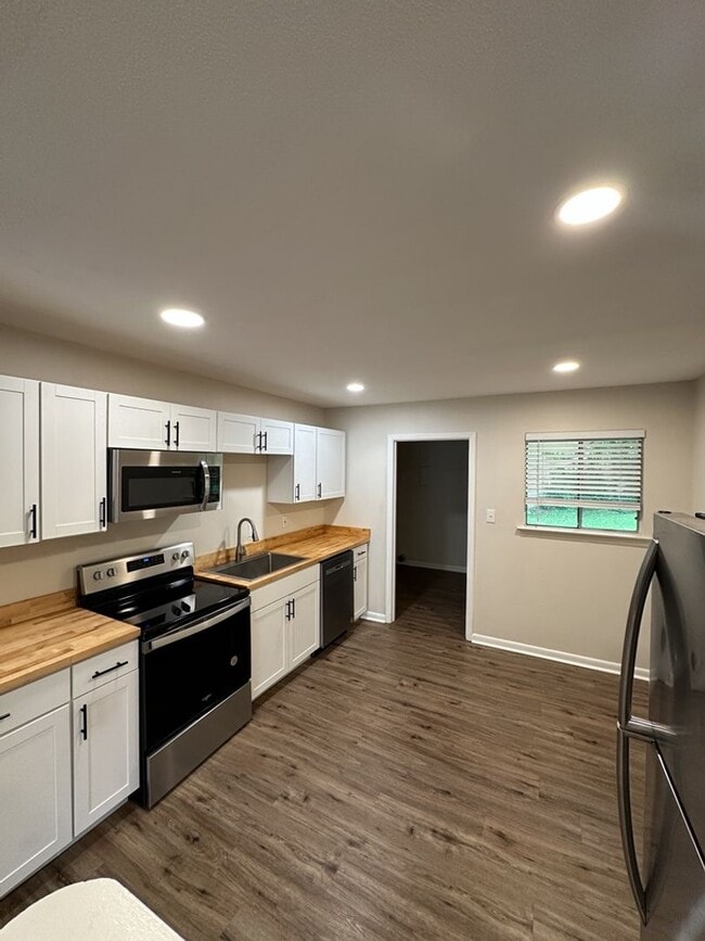 Building Photo - Charming Pet-Friendly 2BR Home with Off-Street Parking in Chattanooga