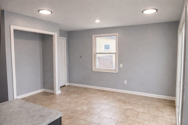 Building Photo - 217 Seward Ave NW