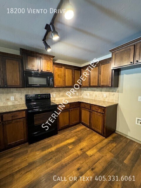 Building Photo - 18200 Viento Dr