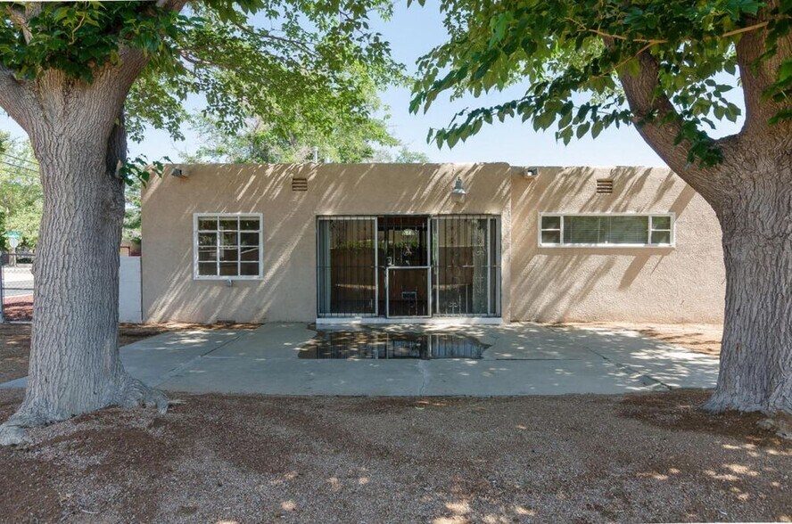 Building Photo - 3600 Calle del Sol NE