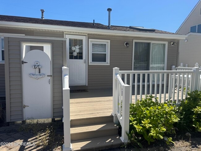 Building Photo - 128 San Fernando Dr