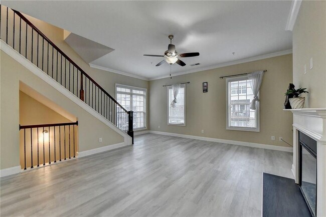 Building Photo - 2405 Tenor Ln