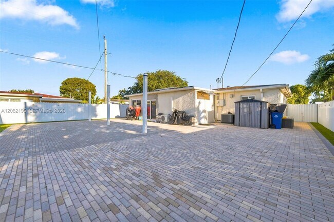 Building Photo - 7680 Juniper St