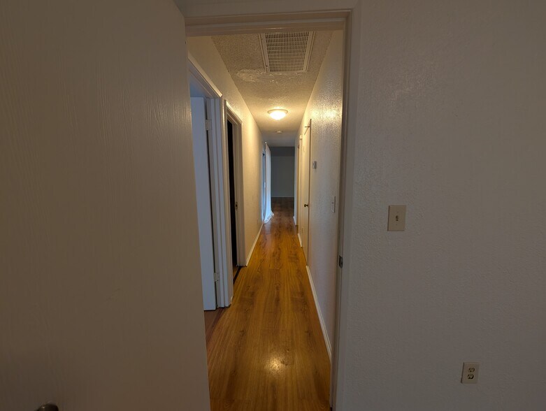 Building Photo - 9227 Kelley Dr