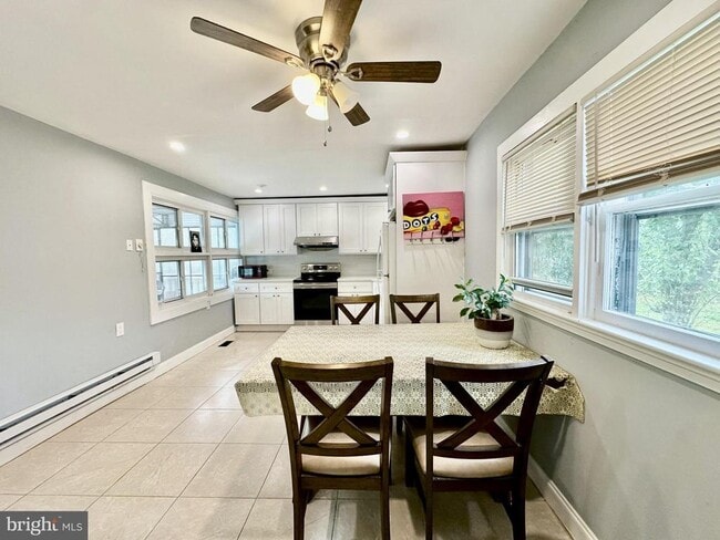 Building Photo - 633 Durham Rd