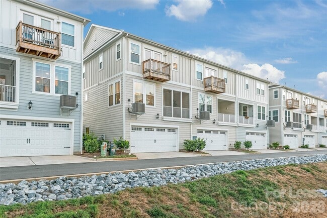 Building Photo - 554 Amalfi Dr