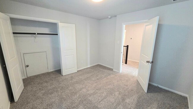 Building Photo - 920 Santa Lucia Dr