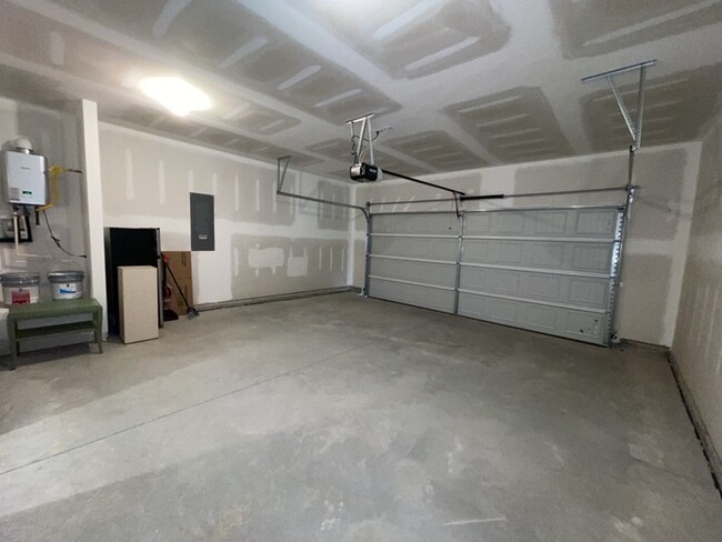 Building Photo - Beautiful Fountain Inn Home