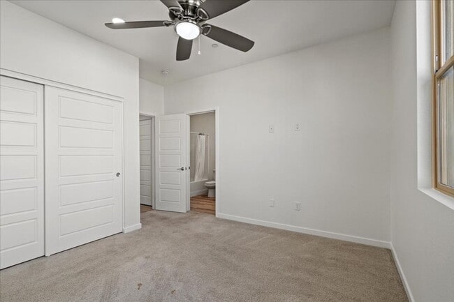 Building Photo - Resort-Style Living in a Modern 2 Bedroom Gated, 2 Pools, Home