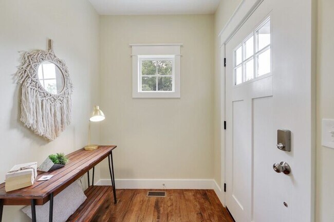 Building Photo - 1332 Lischey Ave