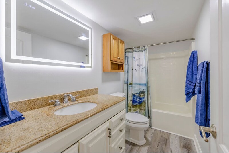 Building Photo - 715 20th St