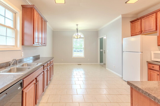 Building Photo - 3 bed, 2.5 bath brick home across from Ted Rhodes Golf Course