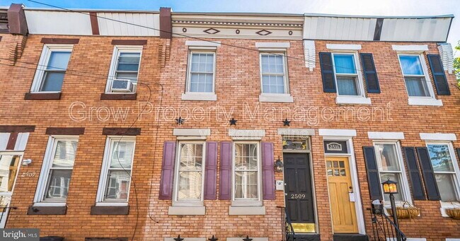 Building Photo - 2509 E Oakdale St