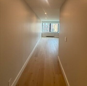Building Photo - 65 E India Row