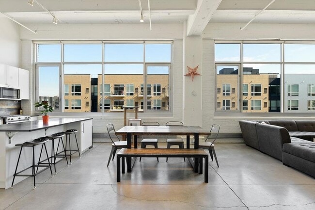 Building Photo - 700 N Washington Ave