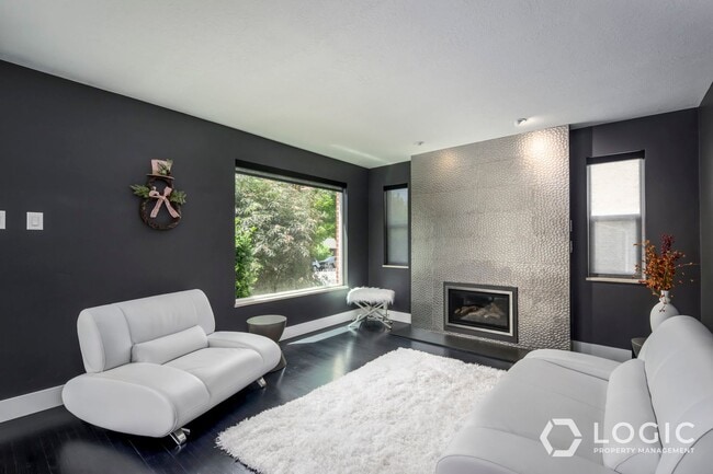 Building Photo - Beautiful Home in Salt Lake!