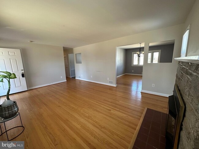 Building Photo - 5118 Avoca Ave