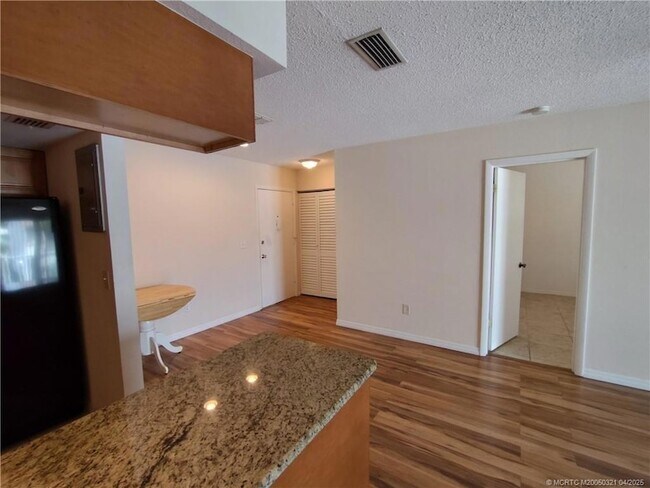 Building Photo - 950 S Kanner Hwy