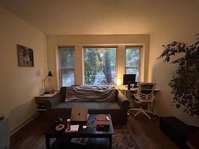 Building Photo - 1 bedroom in Chicago IL 60625