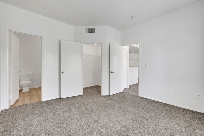 Building Photo - 2 Bedroom Condo