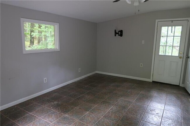 Building Photo - 4944 Shiloh Dr