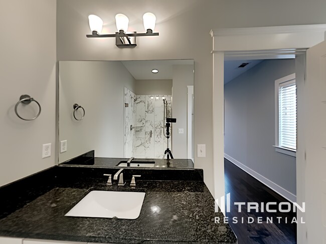 Building Photo - 1236 Hillwood Private Cove
