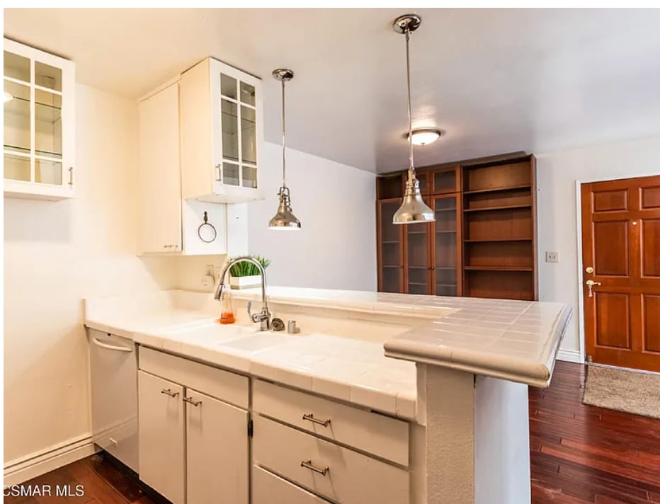 Building Photo - 18645 Hatteras St