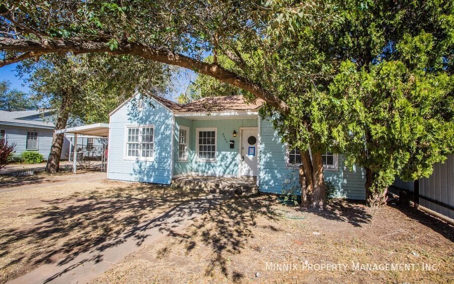 Primary Photo - 2404 27th St