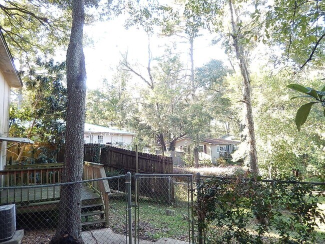 Building Photo - 1802 Salmon Dr