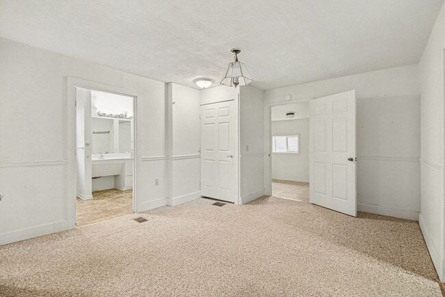 Building Photo - 3 Bedroom Cape Code house in Newville