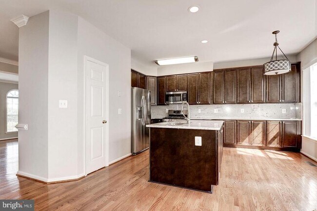 Building Photo - 21264 Victorias Cross Terrace