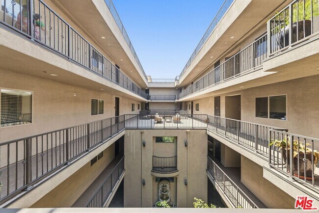 Building Photo - 11218 Camarillo St