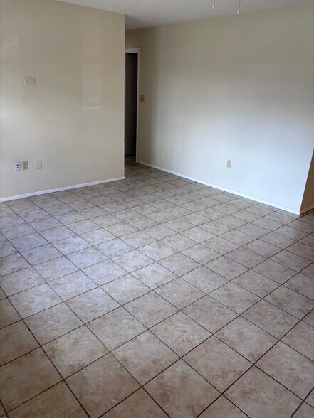 Building Photo - 5321 Foxwood Dr