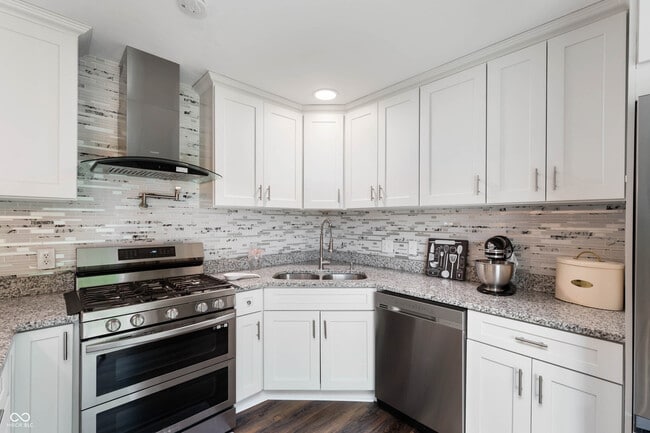 Building Photo - 66 Sherman Dr