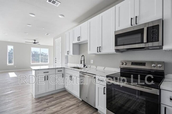 Building Photo - 948 S Corinth St Rd