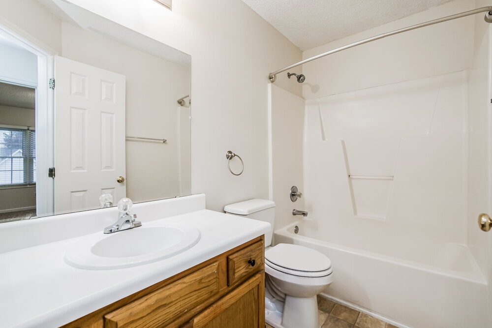 Building Photo - 813 Hanska Way