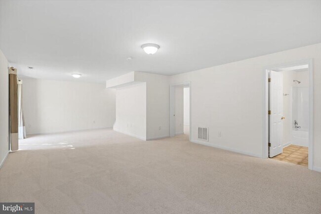 Building Photo - 5 Prescott Ln