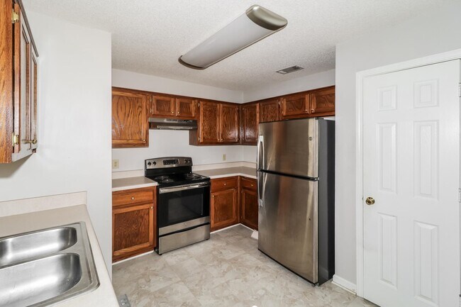 Building Photo - 1136 Breezy Valley Dr
