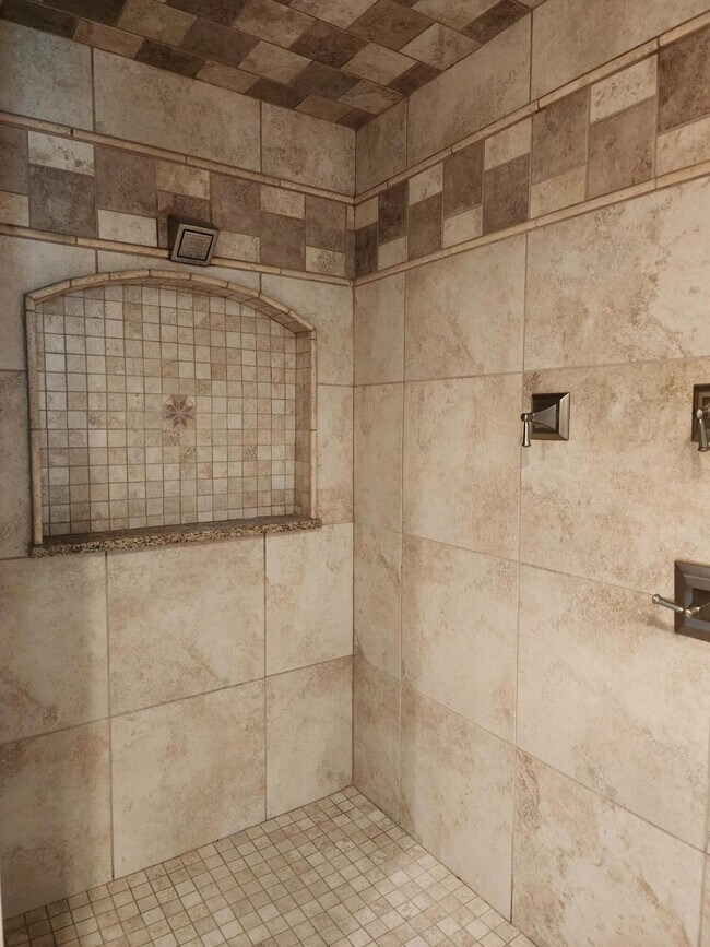 Building Photo - 2153 Royal Poinciana Blvd