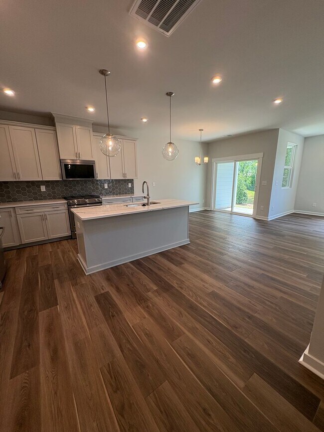 Building Photo - New Construction 3BR/2.5 BA in Griffith Lakes